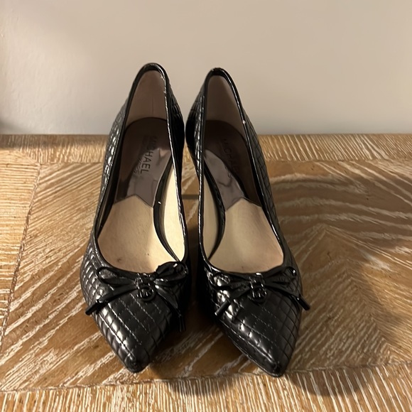 Michael Michael Kors Nancy Black Quilted Mid Pump - Picture 4 of 13